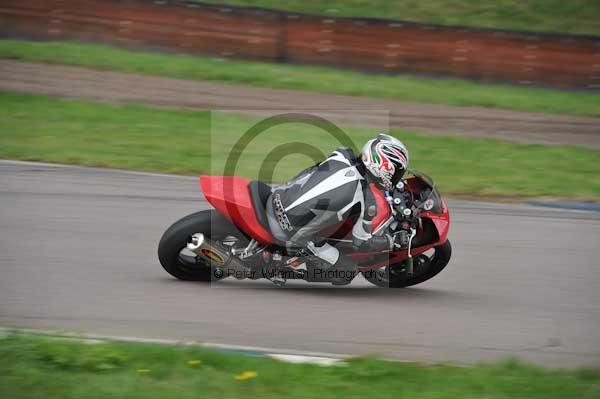 Motorcycle action photographs;Rockingham;Rockingham photographs;event digital images;eventdigitalimages;no limits trackday;peter wileman photography;rockingham corby northamptonshire;trackday;trackday digital images;trackday photos