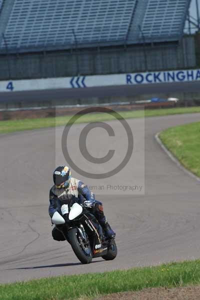 Motorcycle action photographs;Rockingham;Rockingham photographs;event digital images;eventdigitalimages;no limits trackday;peter wileman photography;rockingham corby northamptonshire;trackday;trackday digital images;trackday photos