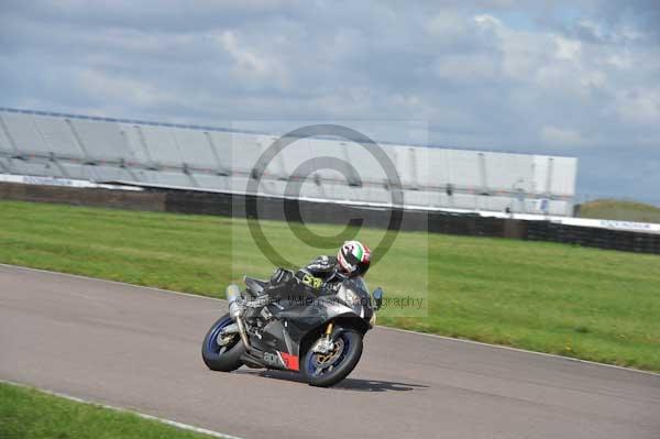 Motorcycle action photographs;Rockingham;Rockingham photographs;event digital images;eventdigitalimages;no limits trackday;peter wileman photography;rockingham corby northamptonshire;trackday;trackday digital images;trackday photos