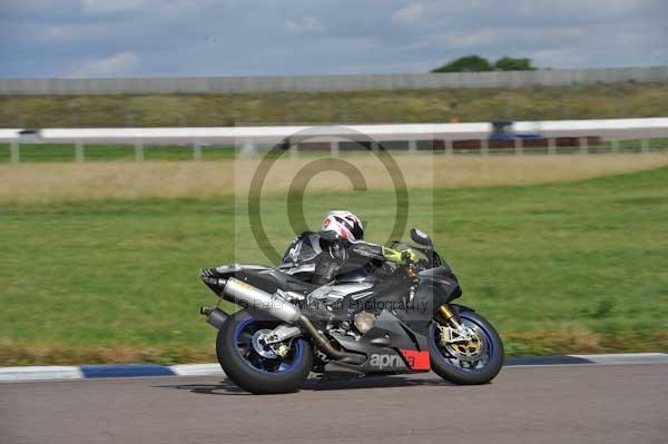 Motorcycle action photographs;Rockingham;Rockingham photographs;event digital images;eventdigitalimages;no limits trackday;peter wileman photography;rockingham corby northamptonshire;trackday;trackday digital images;trackday photos