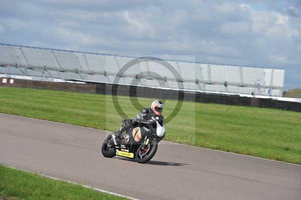 Motorcycle action photographs;Rockingham;Rockingham photographs;event digital images;eventdigitalimages;no limits trackday;peter wileman photography;rockingham corby northamptonshire;trackday;trackday digital images;trackday photos