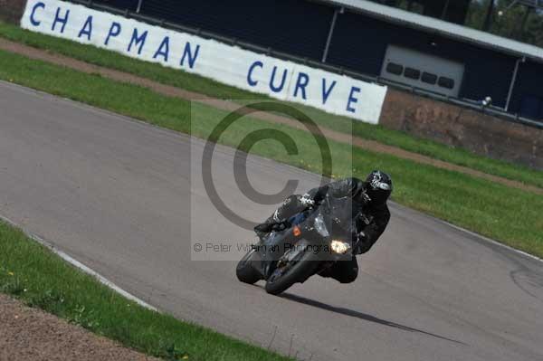 Motorcycle action photographs;Rockingham;Rockingham photographs;event digital images;eventdigitalimages;no limits trackday;peter wileman photography;rockingham corby northamptonshire;trackday;trackday digital images;trackday photos