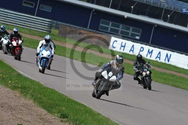 Motorcycle action photographs;Rockingham;Rockingham photographs;event digital images;eventdigitalimages;no limits trackday;peter wileman photography;rockingham corby northamptonshire;trackday;trackday digital images;trackday photos