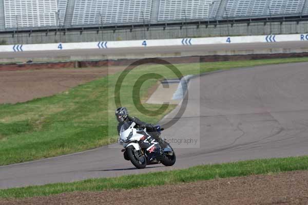 Motorcycle action photographs;Rockingham;Rockingham photographs;event digital images;eventdigitalimages;no limits trackday;peter wileman photography;rockingham corby northamptonshire;trackday;trackday digital images;trackday photos