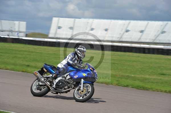 Motorcycle action photographs;Rockingham;Rockingham photographs;event digital images;eventdigitalimages;no limits trackday;peter wileman photography;rockingham corby northamptonshire;trackday;trackday digital images;trackday photos