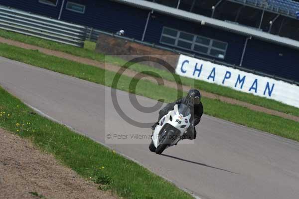 Motorcycle action photographs;Rockingham;Rockingham photographs;event digital images;eventdigitalimages;no limits trackday;peter wileman photography;rockingham corby northamptonshire;trackday;trackday digital images;trackday photos