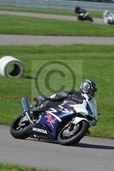 Motorcycle action photographs;Rockingham;Rockingham photographs;event digital images;eventdigitalimages;no limits trackday;peter wileman photography;rockingham corby northamptonshire;trackday;trackday digital images;trackday photos