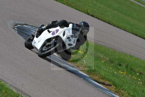 Motorcycle action photographs;Rockingham;Rockingham photographs;event digital images;eventdigitalimages;no limits trackday;peter wileman photography;rockingham corby northamptonshire;trackday;trackday digital images;trackday photos