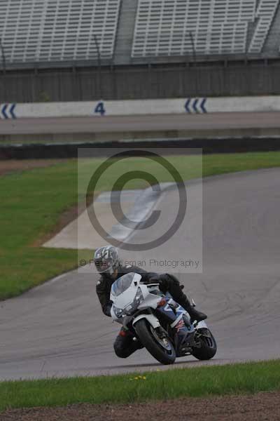 Motorcycle action photographs;Rockingham;Rockingham photographs;event digital images;eventdigitalimages;no limits trackday;peter wileman photography;rockingham corby northamptonshire;trackday;trackday digital images;trackday photos