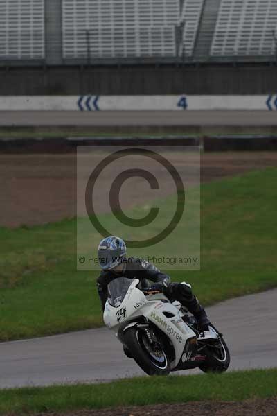 Motorcycle action photographs;Rockingham;Rockingham photographs;event digital images;eventdigitalimages;no limits trackday;peter wileman photography;rockingham corby northamptonshire;trackday;trackday digital images;trackday photos