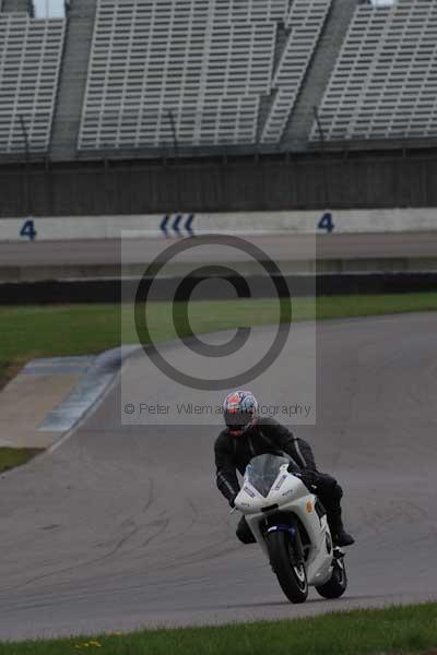 Motorcycle action photographs;Rockingham;Rockingham photographs;event digital images;eventdigitalimages;no limits trackday;peter wileman photography;rockingham corby northamptonshire;trackday;trackday digital images;trackday photos