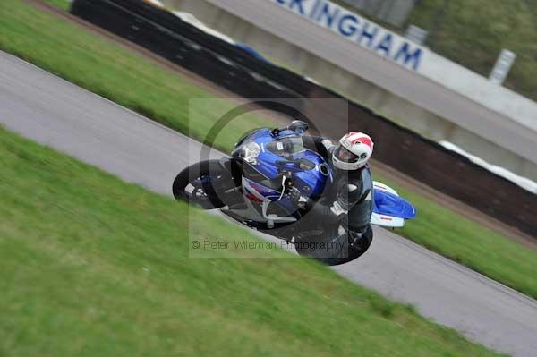 Motorcycle action photographs;Rockingham;Rockingham photographs;event digital images;eventdigitalimages;no limits trackday;peter wileman photography;rockingham corby northamptonshire;trackday;trackday digital images;trackday photos