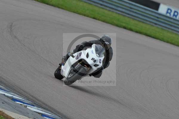 Motorcycle action photographs;Rockingham;Rockingham photographs;event digital images;eventdigitalimages;no limits trackday;peter wileman photography;rockingham corby northamptonshire;trackday;trackday digital images;trackday photos