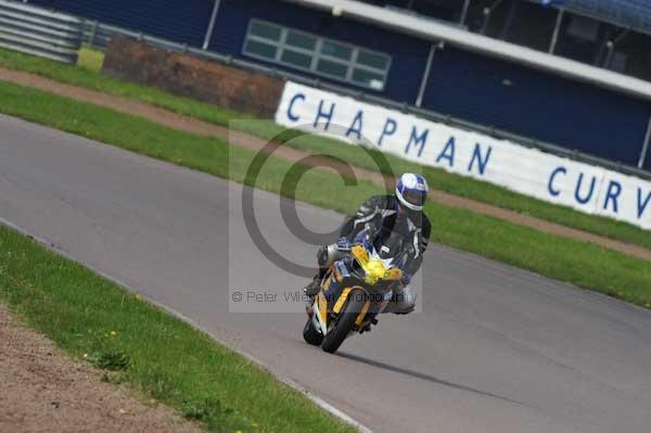 Motorcycle action photographs;Rockingham;Rockingham photographs;event digital images;eventdigitalimages;no limits trackday;peter wileman photography;rockingham corby northamptonshire;trackday;trackday digital images;trackday photos