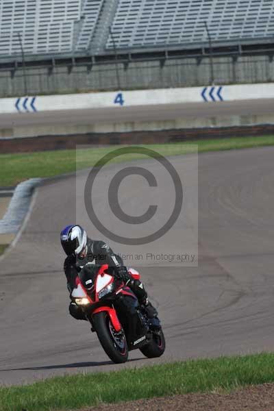 Motorcycle action photographs;Rockingham;Rockingham photographs;event digital images;eventdigitalimages;no limits trackday;peter wileman photography;rockingham corby northamptonshire;trackday;trackday digital images;trackday photos