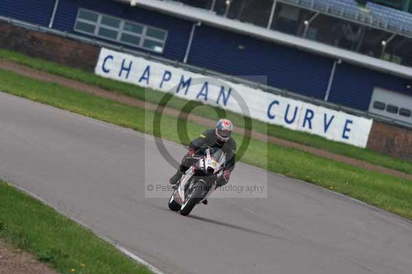 Motorcycle action photographs;Rockingham;Rockingham photographs;event digital images;eventdigitalimages;no limits trackday;peter wileman photography;rockingham corby northamptonshire;trackday;trackday digital images;trackday photos