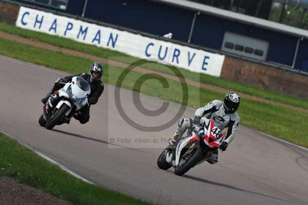 Motorcycle action photographs;Rockingham;Rockingham photographs;event digital images;eventdigitalimages;no limits trackday;peter wileman photography;rockingham corby northamptonshire;trackday;trackday digital images;trackday photos