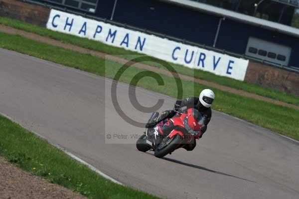 Motorcycle action photographs;Rockingham;Rockingham photographs;event digital images;eventdigitalimages;no limits trackday;peter wileman photography;rockingham corby northamptonshire;trackday;trackday digital images;trackday photos