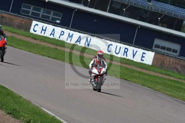 Motorcycle action photographs;Rockingham;Rockingham photographs;event digital images;eventdigitalimages;no limits trackday;peter wileman photography;rockingham corby northamptonshire;trackday;trackday digital images;trackday photos