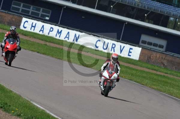 Motorcycle action photographs;Rockingham;Rockingham photographs;event digital images;eventdigitalimages;no limits trackday;peter wileman photography;rockingham corby northamptonshire;trackday;trackday digital images;trackday photos