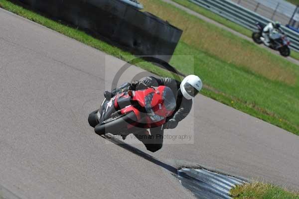 Motorcycle action photographs;Rockingham;Rockingham photographs;event digital images;eventdigitalimages;no limits trackday;peter wileman photography;rockingham corby northamptonshire;trackday;trackday digital images;trackday photos