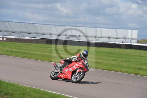 Motorcycle action photographs;Rockingham;Rockingham photographs;event digital images;eventdigitalimages;no limits trackday;peter wileman photography;rockingham corby northamptonshire;trackday;trackday digital images;trackday photos