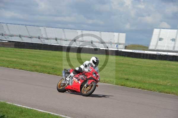 Motorcycle action photographs;Rockingham;Rockingham photographs;event digital images;eventdigitalimages;no limits trackday;peter wileman photography;rockingham corby northamptonshire;trackday;trackday digital images;trackday photos