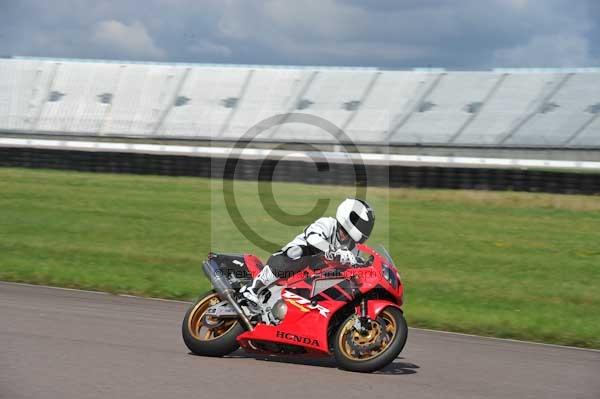 Motorcycle action photographs;Rockingham;Rockingham photographs;event digital images;eventdigitalimages;no limits trackday;peter wileman photography;rockingham corby northamptonshire;trackday;trackday digital images;trackday photos