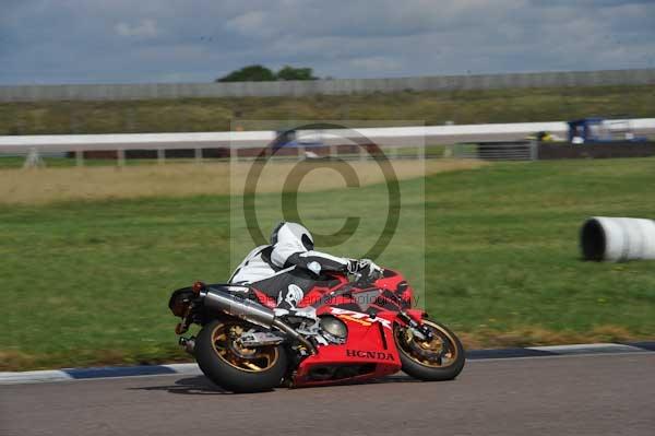 Motorcycle action photographs;Rockingham;Rockingham photographs;event digital images;eventdigitalimages;no limits trackday;peter wileman photography;rockingham corby northamptonshire;trackday;trackday digital images;trackday photos