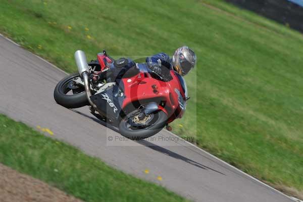 Motorcycle action photographs;Rockingham;Rockingham photographs;event digital images;eventdigitalimages;no limits trackday;peter wileman photography;rockingham corby northamptonshire;trackday;trackday digital images;trackday photos