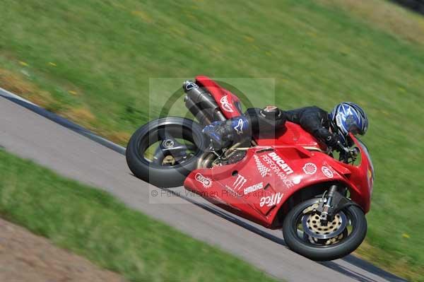 Motorcycle action photographs;Rockingham;Rockingham photographs;event digital images;eventdigitalimages;no limits trackday;peter wileman photography;rockingham corby northamptonshire;trackday;trackday digital images;trackday photos