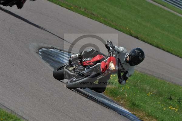 Motorcycle action photographs;Rockingham;Rockingham photographs;event digital images;eventdigitalimages;no limits trackday;peter wileman photography;rockingham corby northamptonshire;trackday;trackday digital images;trackday photos