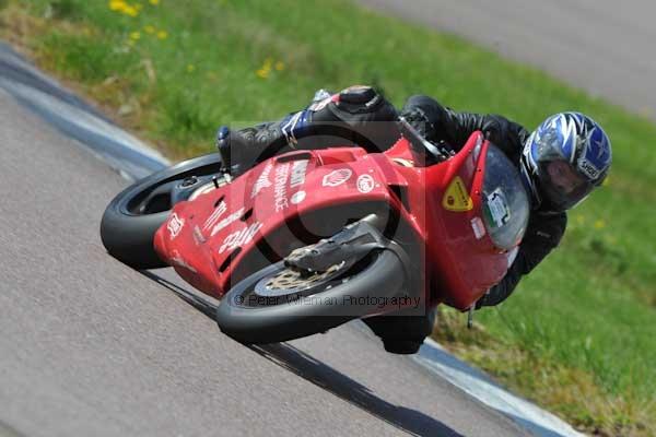 Motorcycle action photographs;Rockingham;Rockingham photographs;event digital images;eventdigitalimages;no limits trackday;peter wileman photography;rockingham corby northamptonshire;trackday;trackday digital images;trackday photos