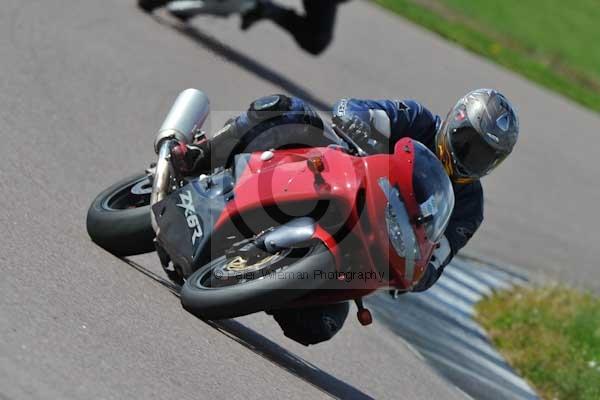 Motorcycle action photographs;Rockingham;Rockingham photographs;event digital images;eventdigitalimages;no limits trackday;peter wileman photography;rockingham corby northamptonshire;trackday;trackday digital images;trackday photos