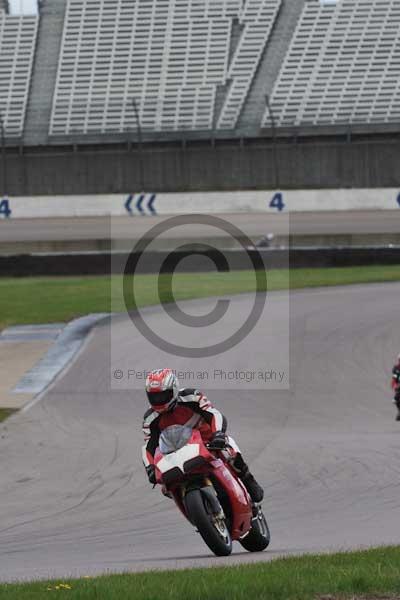 Motorcycle action photographs;Rockingham;Rockingham photographs;event digital images;eventdigitalimages;no limits trackday;peter wileman photography;rockingham corby northamptonshire;trackday;trackday digital images;trackday photos