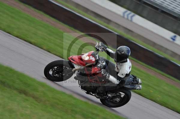 Motorcycle action photographs;Rockingham;Rockingham photographs;event digital images;eventdigitalimages;no limits trackday;peter wileman photography;rockingham corby northamptonshire;trackday;trackday digital images;trackday photos