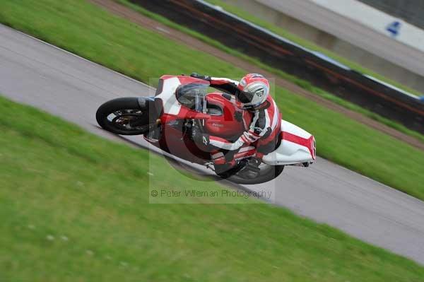 Motorcycle action photographs;Rockingham;Rockingham photographs;event digital images;eventdigitalimages;no limits trackday;peter wileman photography;rockingham corby northamptonshire;trackday;trackday digital images;trackday photos