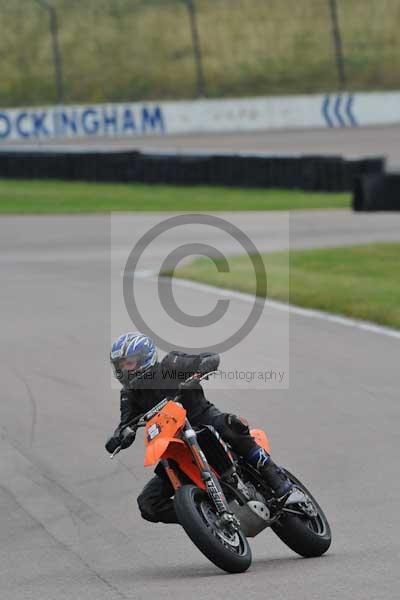 Motorcycle action photographs;Rockingham;Rockingham photographs;event digital images;eventdigitalimages;no limits trackday;peter wileman photography;rockingham corby northamptonshire;trackday;trackday digital images;trackday photos