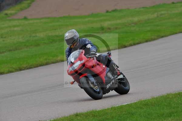 Motorcycle action photographs;Rockingham;Rockingham photographs;event digital images;eventdigitalimages;no limits trackday;peter wileman photography;rockingham corby northamptonshire;trackday;trackday digital images;trackday photos