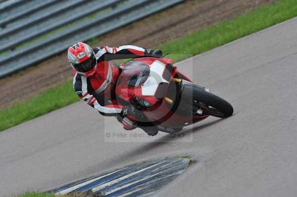 Motorcycle action photographs;Rockingham;Rockingham photographs;event digital images;eventdigitalimages;no limits trackday;peter wileman photography;rockingham corby northamptonshire;trackday;trackday digital images;trackday photos