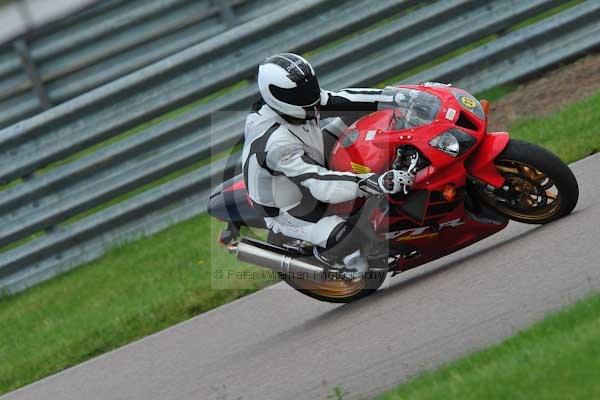 Motorcycle action photographs;Rockingham;Rockingham photographs;event digital images;eventdigitalimages;no limits trackday;peter wileman photography;rockingham corby northamptonshire;trackday;trackday digital images;trackday photos