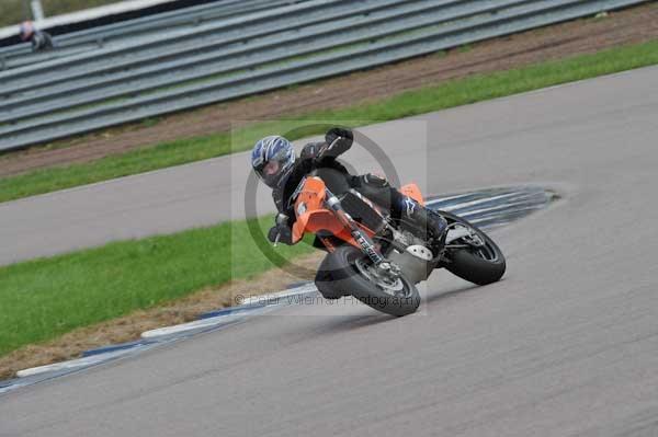 Motorcycle action photographs;Rockingham;Rockingham photographs;event digital images;eventdigitalimages;no limits trackday;peter wileman photography;rockingham corby northamptonshire;trackday;trackday digital images;trackday photos