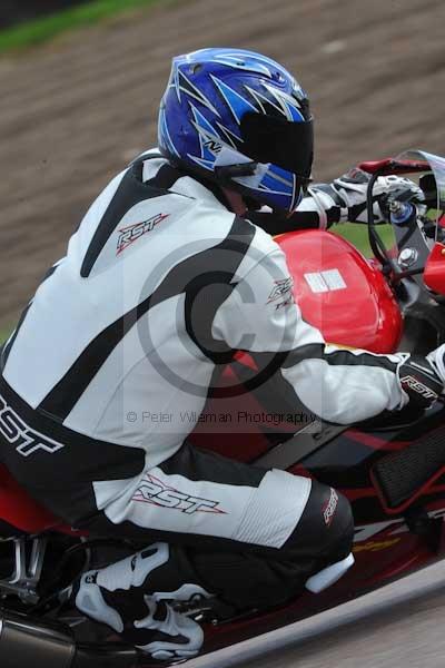 Motorcycle action photographs;Rockingham;Rockingham photographs;event digital images;eventdigitalimages;no limits trackday;peter wileman photography;rockingham corby northamptonshire;trackday;trackday digital images;trackday photos