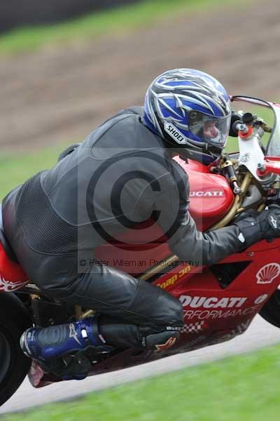 Motorcycle action photographs;Rockingham;Rockingham photographs;event digital images;eventdigitalimages;no limits trackday;peter wileman photography;rockingham corby northamptonshire;trackday;trackday digital images;trackday photos