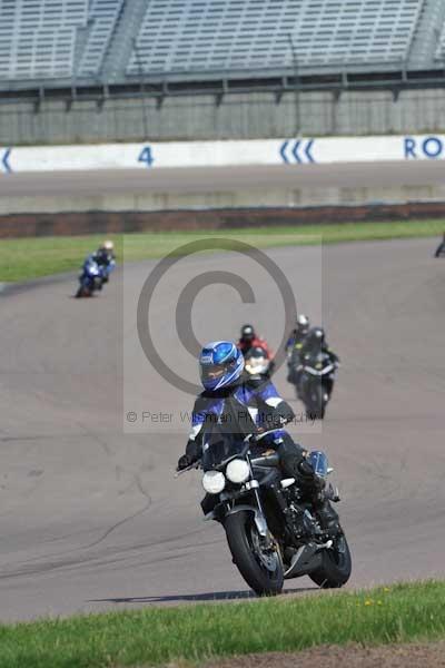 Motorcycle action photographs;Rockingham;Rockingham photographs;event digital images;eventdigitalimages;no limits trackday;peter wileman photography;rockingham corby northamptonshire;trackday;trackday digital images;trackday photos