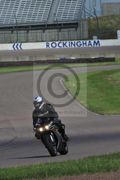 Motorcycle action photographs;Rockingham;Rockingham photographs;event digital images;eventdigitalimages;no limits trackday;peter wileman photography;rockingham corby northamptonshire;trackday;trackday digital images;trackday photos