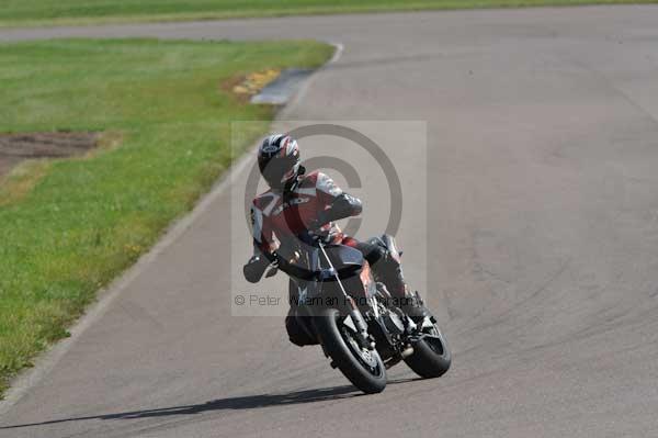 Motorcycle action photographs;Rockingham;Rockingham photographs;event digital images;eventdigitalimages;no limits trackday;peter wileman photography;rockingham corby northamptonshire;trackday;trackday digital images;trackday photos