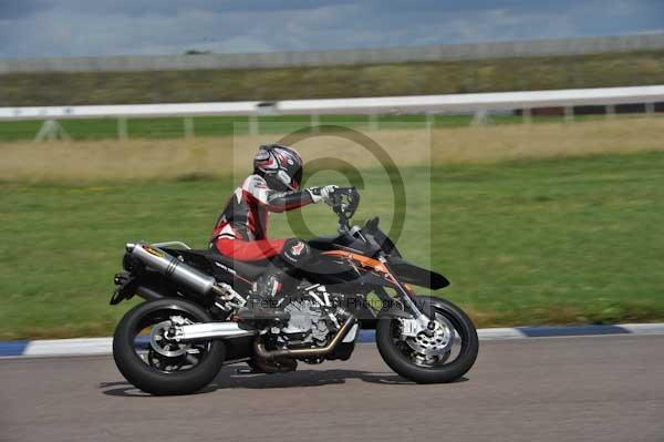 Motorcycle action photographs;Rockingham;Rockingham photographs;event digital images;eventdigitalimages;no limits trackday;peter wileman photography;rockingham corby northamptonshire;trackday;trackday digital images;trackday photos