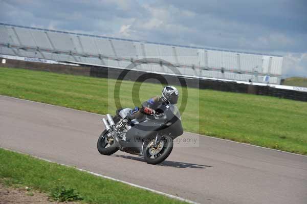 Motorcycle action photographs;Rockingham;Rockingham photographs;event digital images;eventdigitalimages;no limits trackday;peter wileman photography;rockingham corby northamptonshire;trackday;trackday digital images;trackday photos