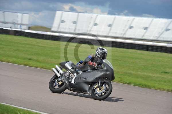 Motorcycle action photographs;Rockingham;Rockingham photographs;event digital images;eventdigitalimages;no limits trackday;peter wileman photography;rockingham corby northamptonshire;trackday;trackday digital images;trackday photos